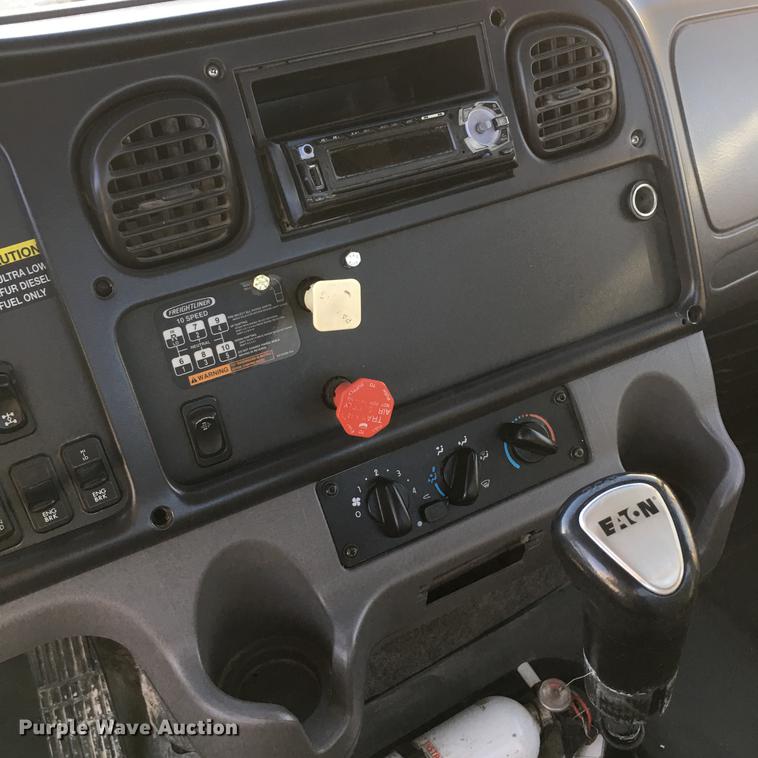 image for item EE9303 2009 Freightliner Business Class M2 semi truck