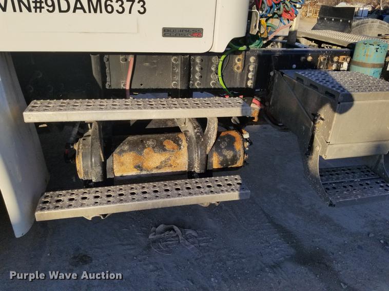 image for item EE9303 2009 Freightliner Business Class M2 semi truck