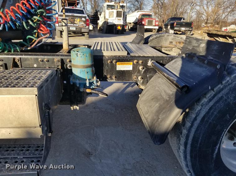 image for item EE9303 2009 Freightliner Business Class M2 semi truck