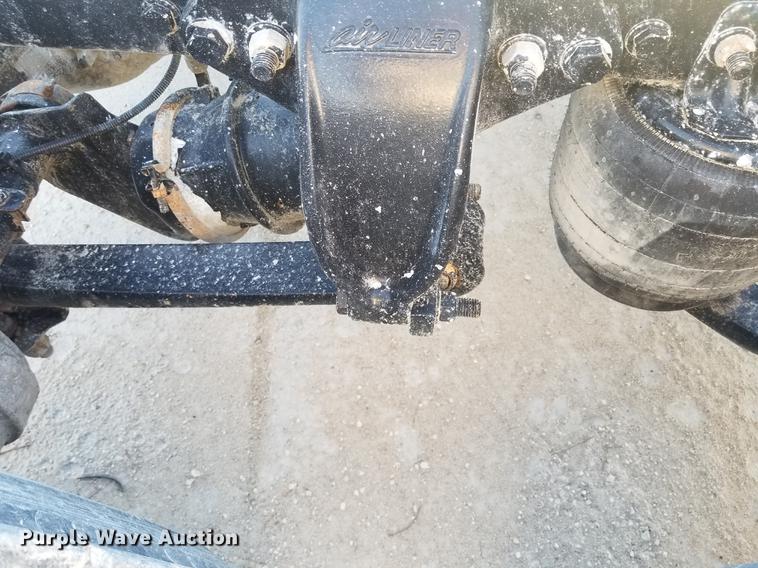 image for item EE9303 2009 Freightliner Business Class M2 semi truck