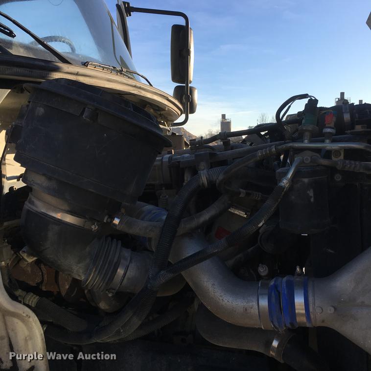 image for item EE9303 2009 Freightliner Business Class M2 semi truck