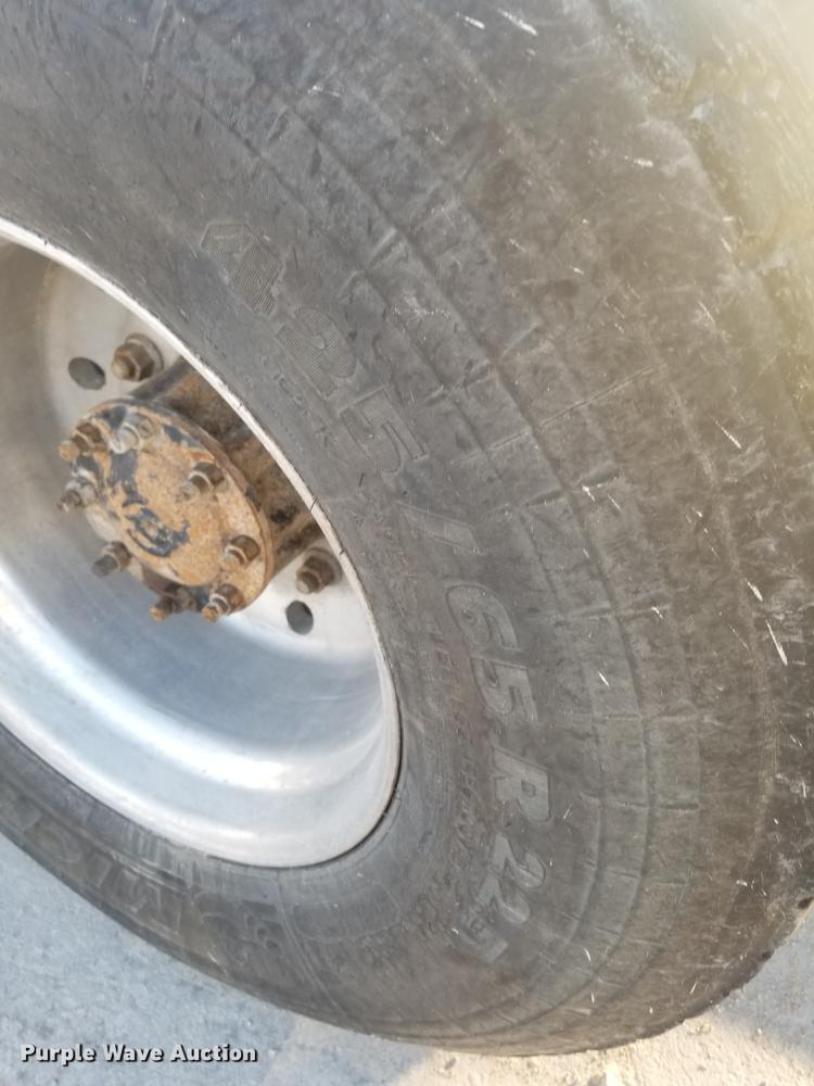 image for item EE9303 2009 Freightliner Business Class M2 semi truck