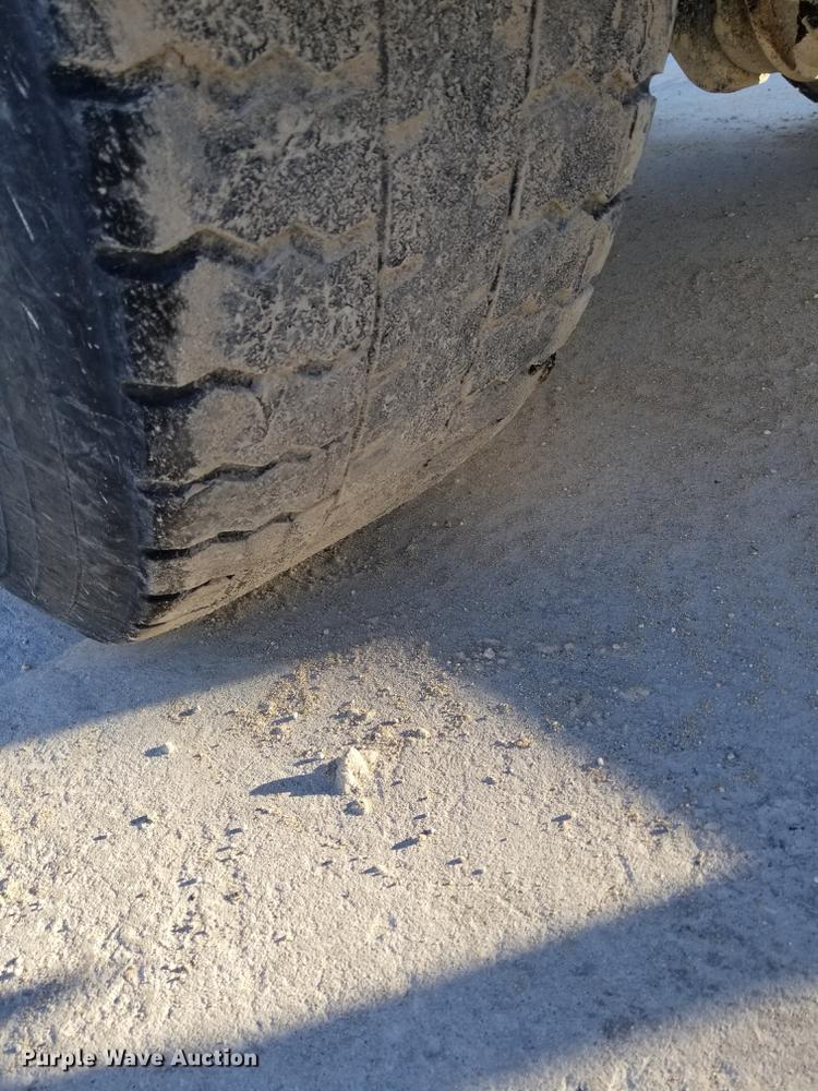 image for item EE9303 2009 Freightliner Business Class M2 semi truck