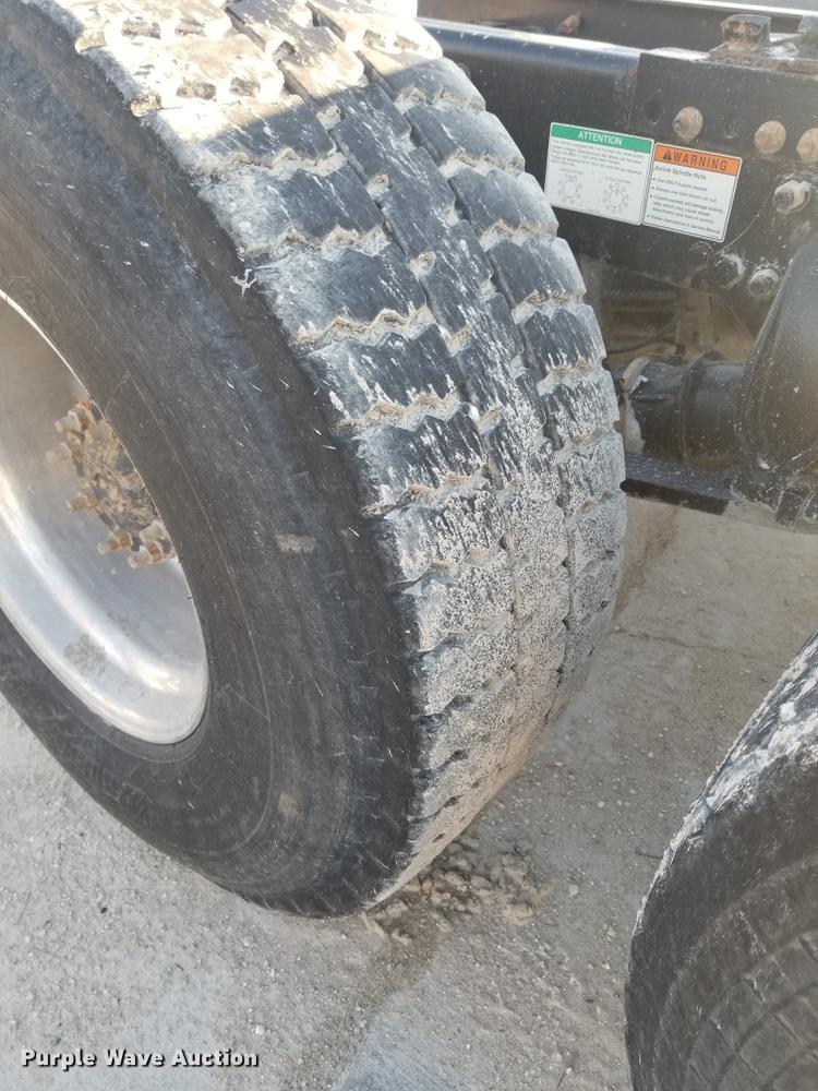 image for item EE9303 2009 Freightliner Business Class M2 semi truck