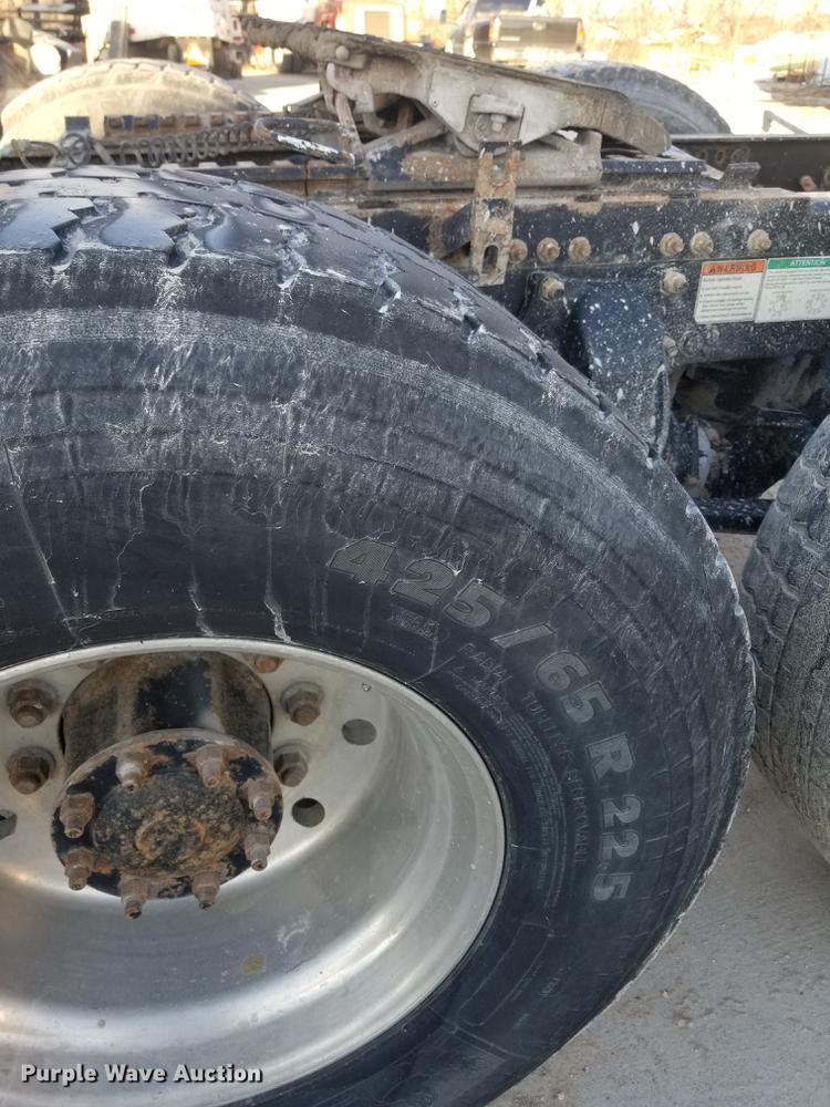 image for item EE9303 2009 Freightliner Business Class M2 semi truck