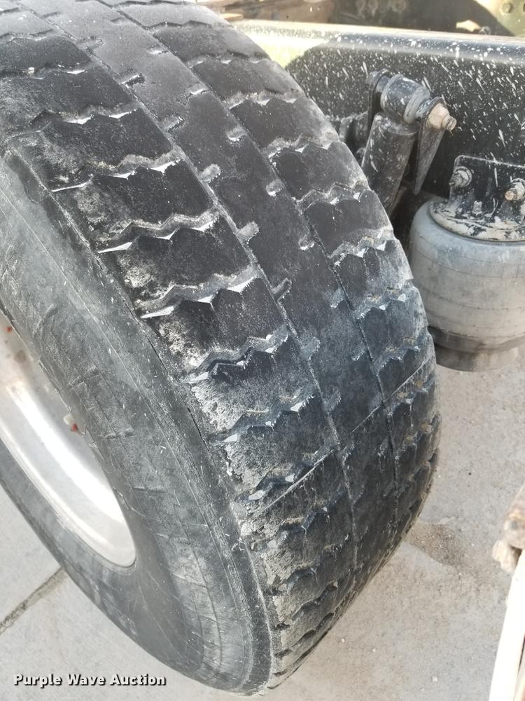 image for item EE9303 2009 Freightliner Business Class M2 semi truck