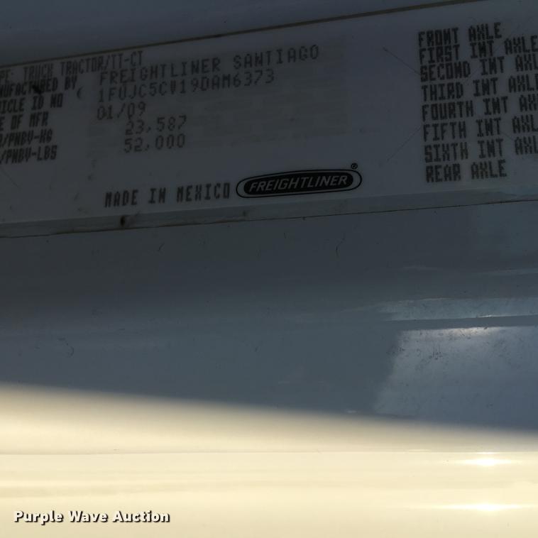 image for item EE9303 2009 Freightliner Business Class M2 semi truck