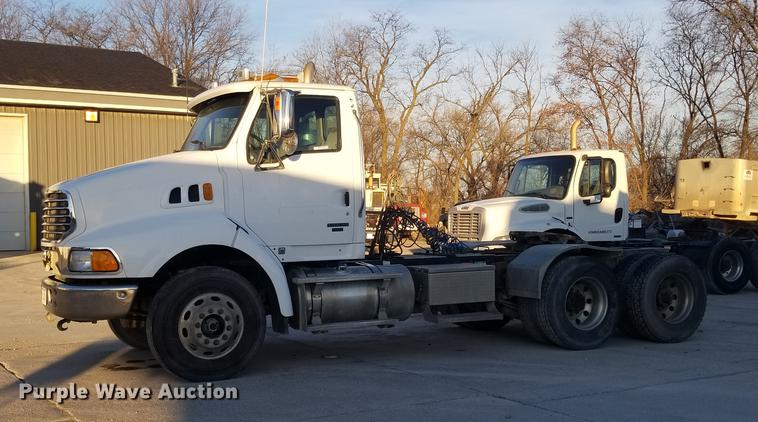 image for item EE9304 2007 Sterling LT9500 semi truck