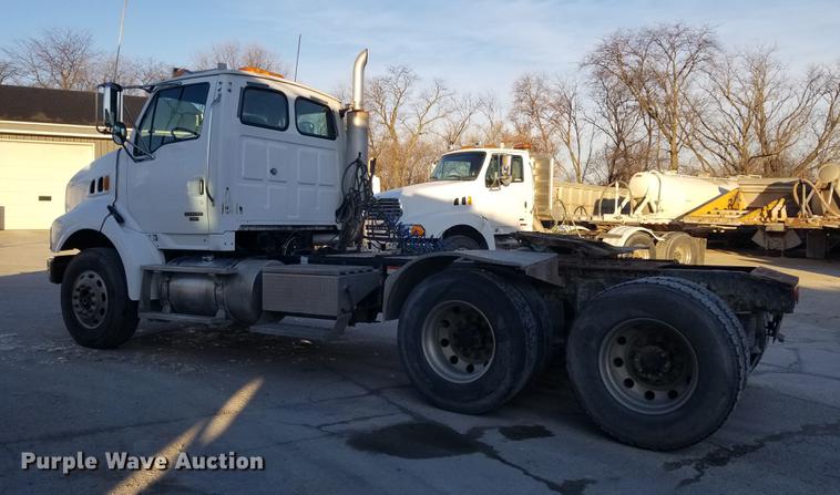 image for item EE9304 2007 Sterling LT9500 semi truck