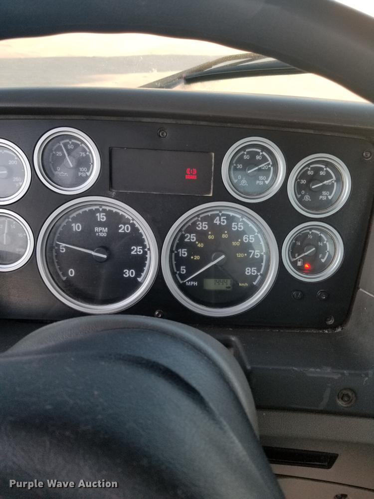 image for item EE9304 2007 Sterling LT9500 semi truck