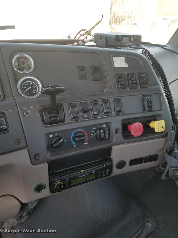 image for item EE9304 2007 Sterling LT9500 semi truck