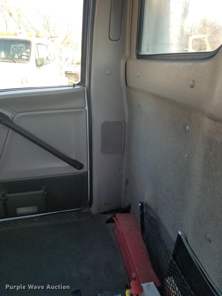 image for item EE9304 2007 Sterling LT9500 semi truck