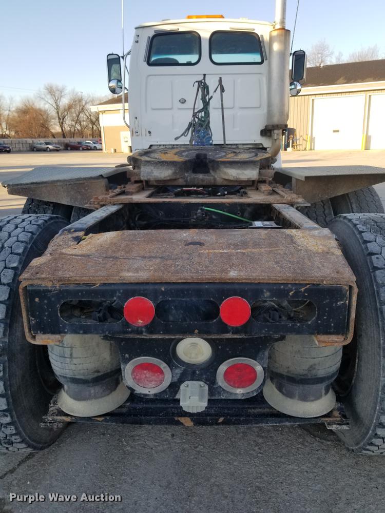 image for item EE9304 2007 Sterling LT9500 semi truck