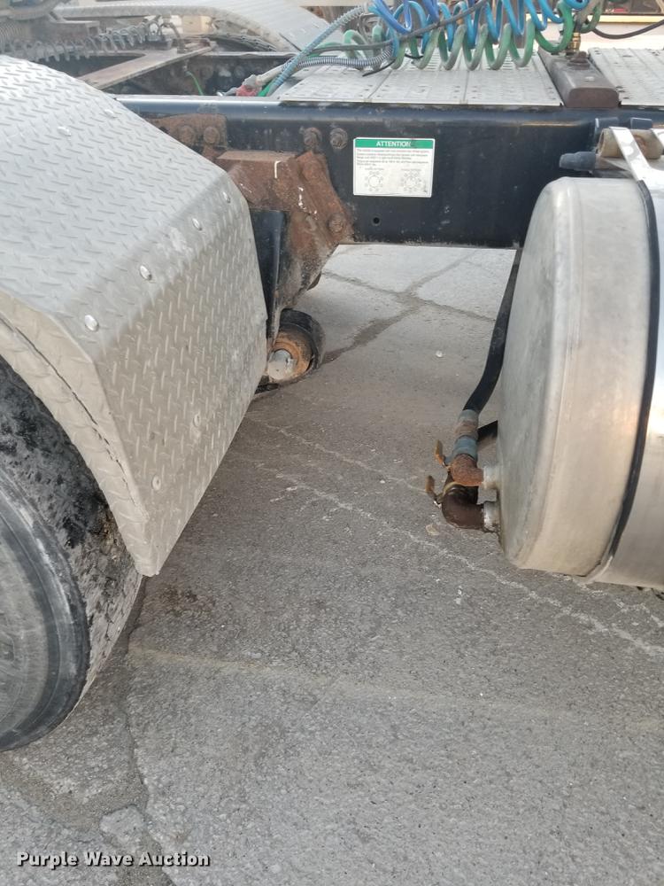 image for item EE9304 2007 Sterling LT9500 semi truck