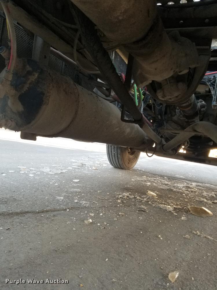 image for item EE9304 2007 Sterling LT9500 semi truck