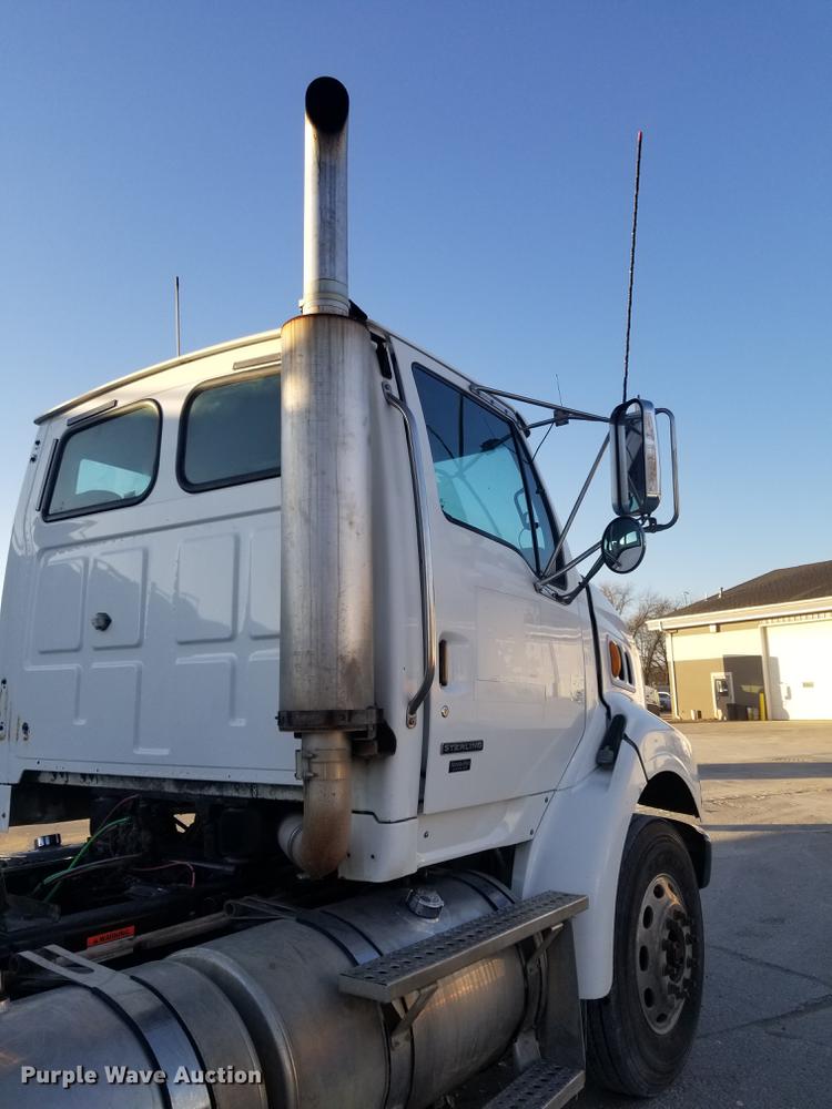 image for item EE9304 2007 Sterling LT9500 semi truck