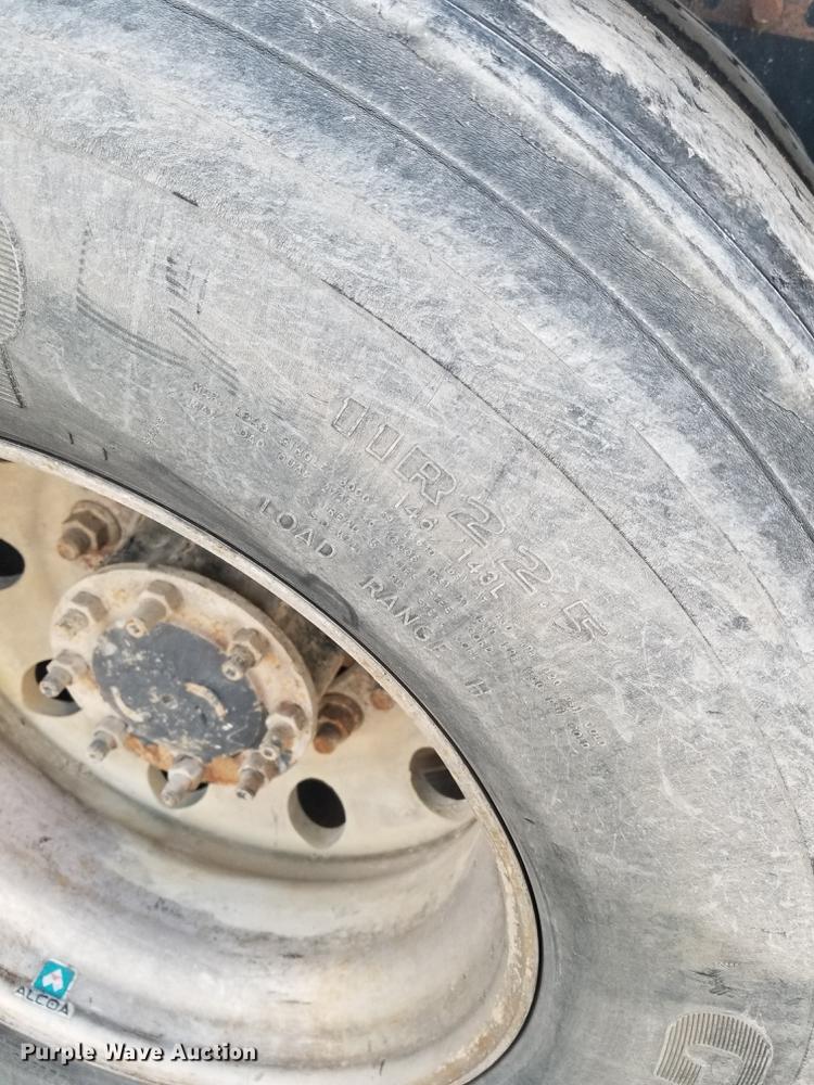 image for item EE9304 2007 Sterling LT9500 semi truck