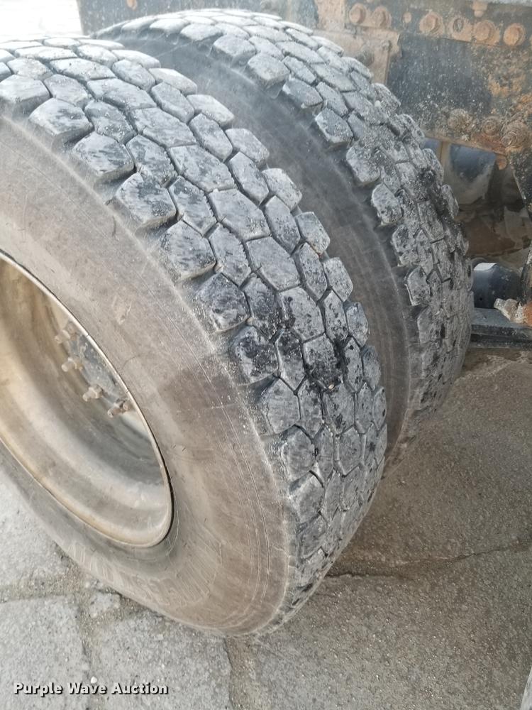 image for item EE9304 2007 Sterling LT9500 semi truck