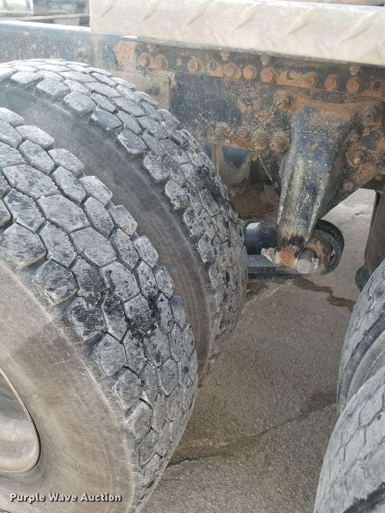 image for item EE9304 2007 Sterling LT9500 semi truck