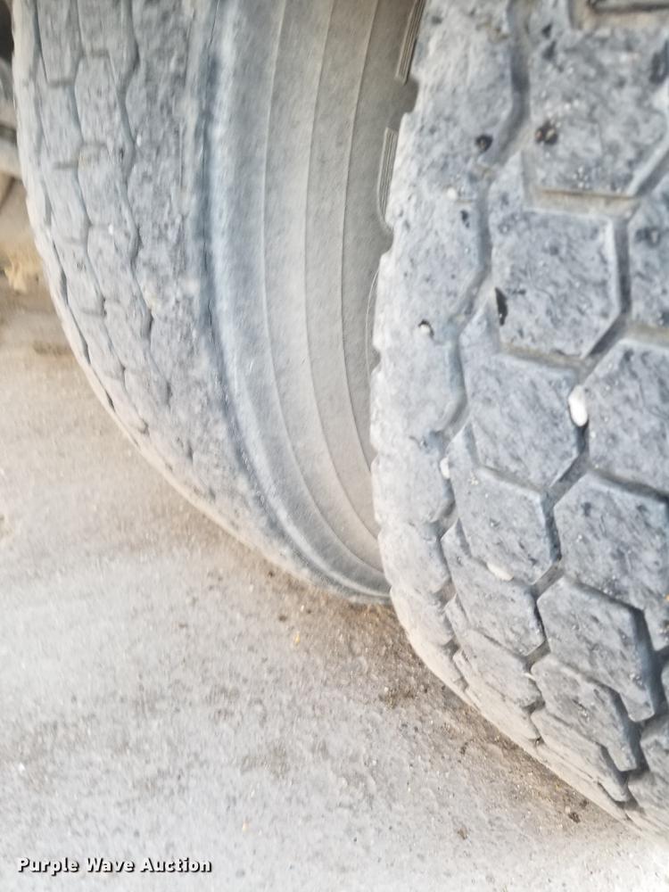 image for item EE9304 2007 Sterling LT9500 semi truck