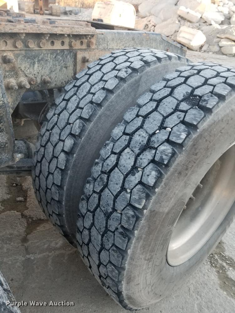 image for item EE9304 2007 Sterling LT9500 semi truck