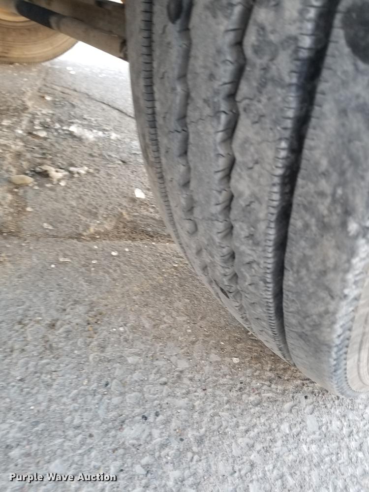 image for item EE9304 2007 Sterling LT9500 semi truck