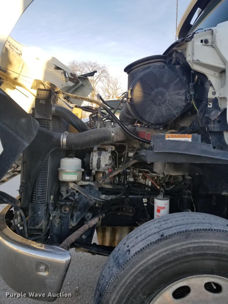 image for item EE9304 2007 Sterling LT9500 semi truck