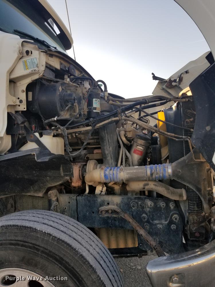 image for item EE9304 2007 Sterling LT9500 semi truck