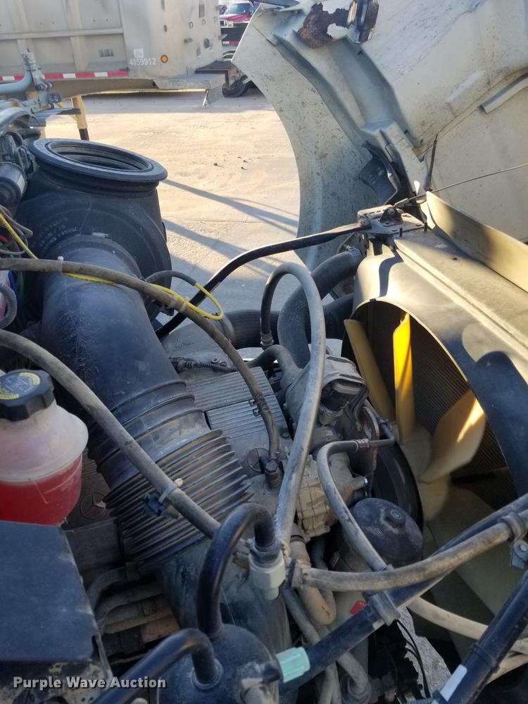 image for item EE9304 2007 Sterling LT9500 semi truck