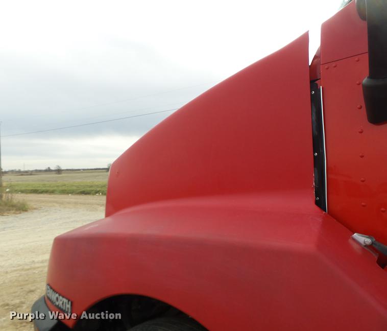image for item G1979 1999 Kenworth T600 semi truck