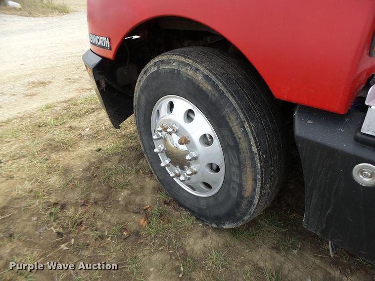image for item G1979 1999 Kenworth T600 semi truck