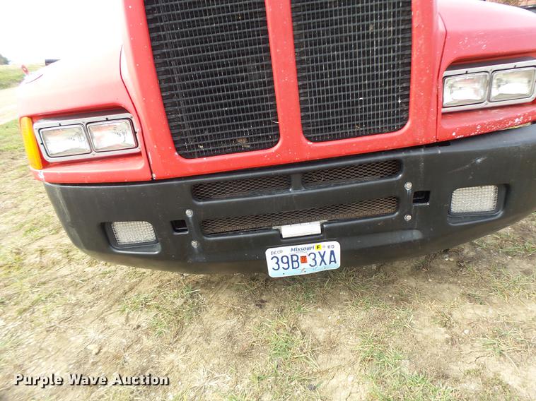 image for item G1979 1999 Kenworth T600 semi truck