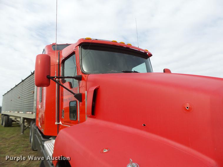 image for item G1979 1999 Kenworth T600 semi truck