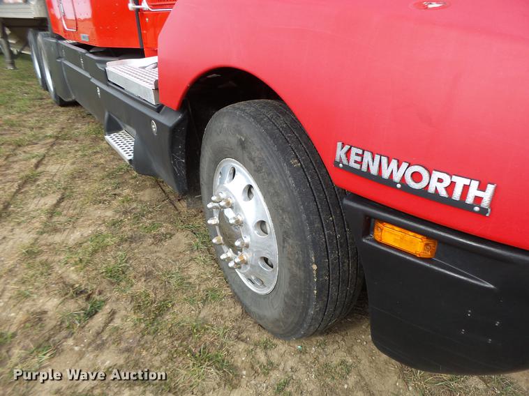 image for item G1979 1999 Kenworth T600 semi truck