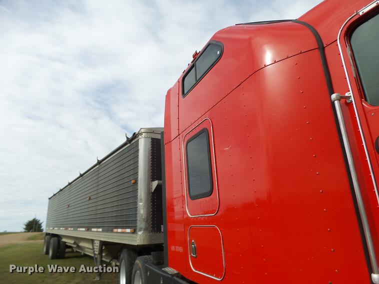 image for item G1979 1999 Kenworth T600 semi truck