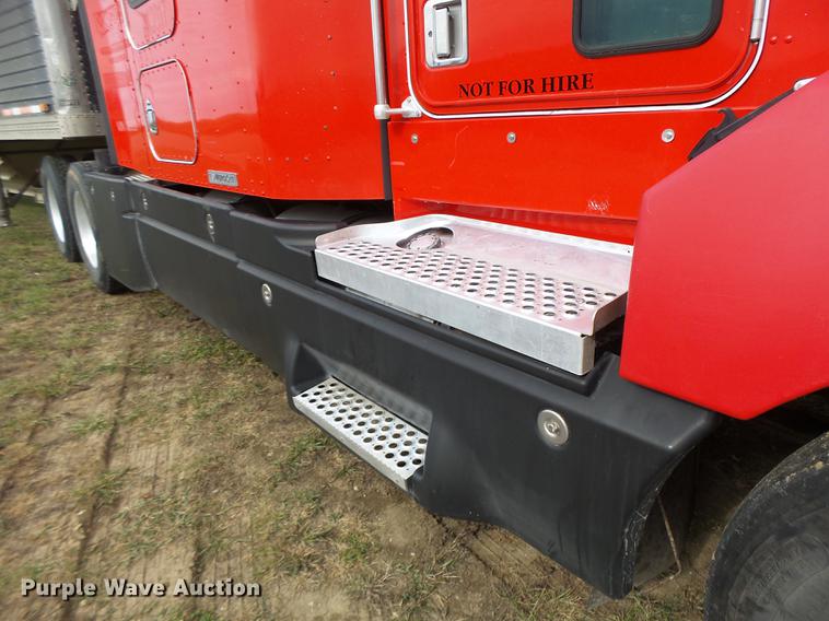 image for item G1979 1999 Kenworth T600 semi truck