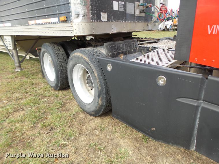 image for item G1979 1999 Kenworth T600 semi truck