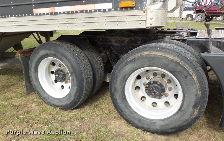 image for item G1979 1999 Kenworth T600 semi truck