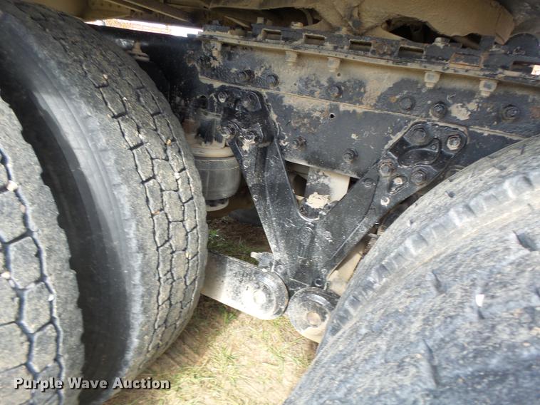 image for item G1979 1999 Kenworth T600 semi truck