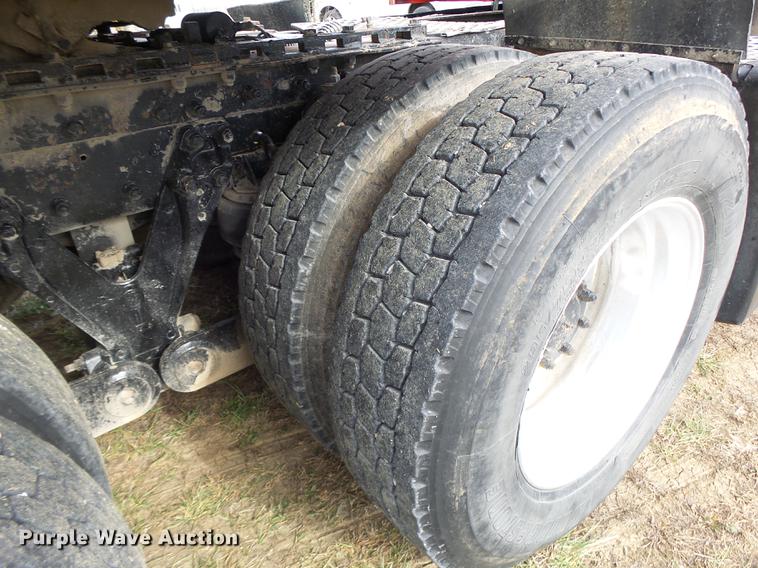 image for item G1979 1999 Kenworth T600 semi truck