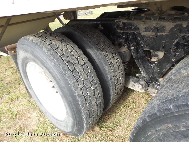 image for item G1979 1999 Kenworth T600 semi truck