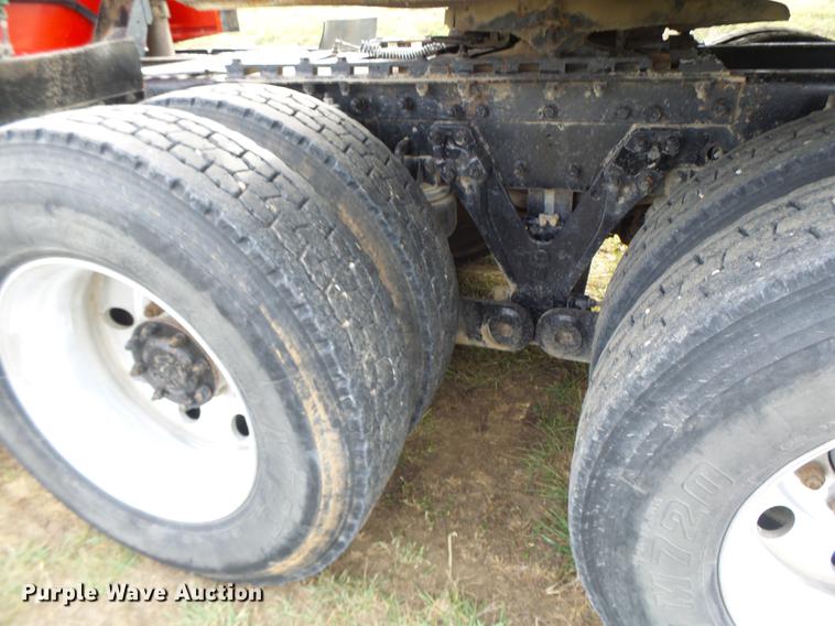 image for item G1979 1999 Kenworth T600 semi truck