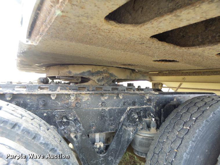 image for item G1979 1999 Kenworth T600 semi truck