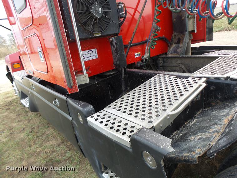 image for item G1979 1999 Kenworth T600 semi truck