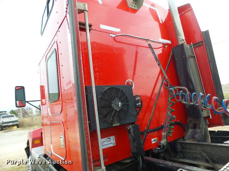 image for item G1979 1999 Kenworth T600 semi truck