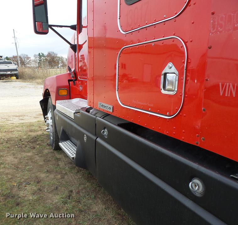 image for item G1979 1999 Kenworth T600 semi truck