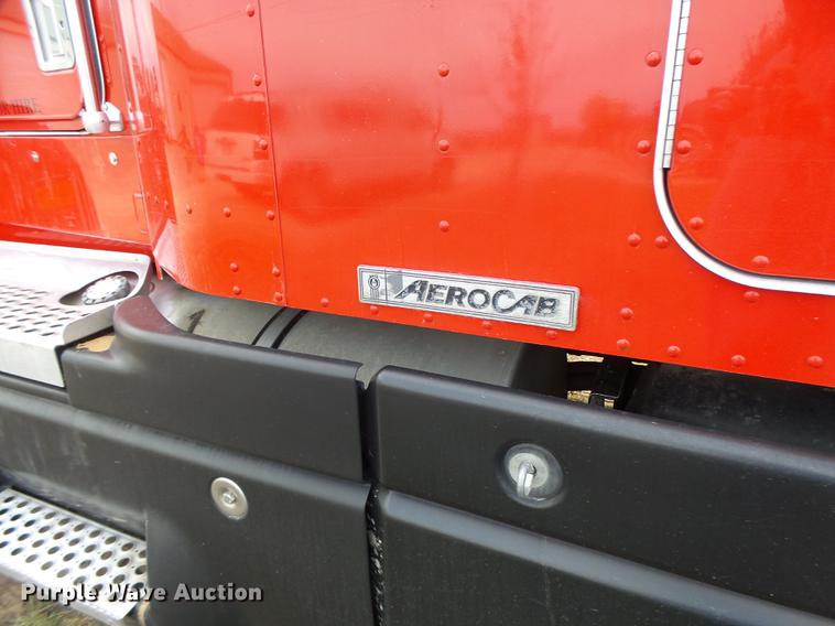 image for item G1979 1999 Kenworth T600 semi truck