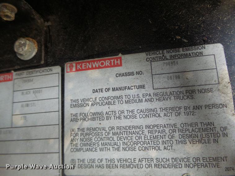 image for item G1979 1999 Kenworth T600 semi truck