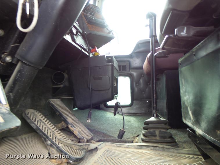 image for item G1979 1999 Kenworth T600 semi truck