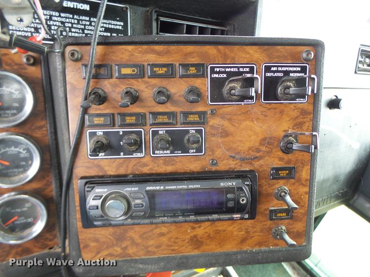 image for item G1979 1999 Kenworth T600 semi truck